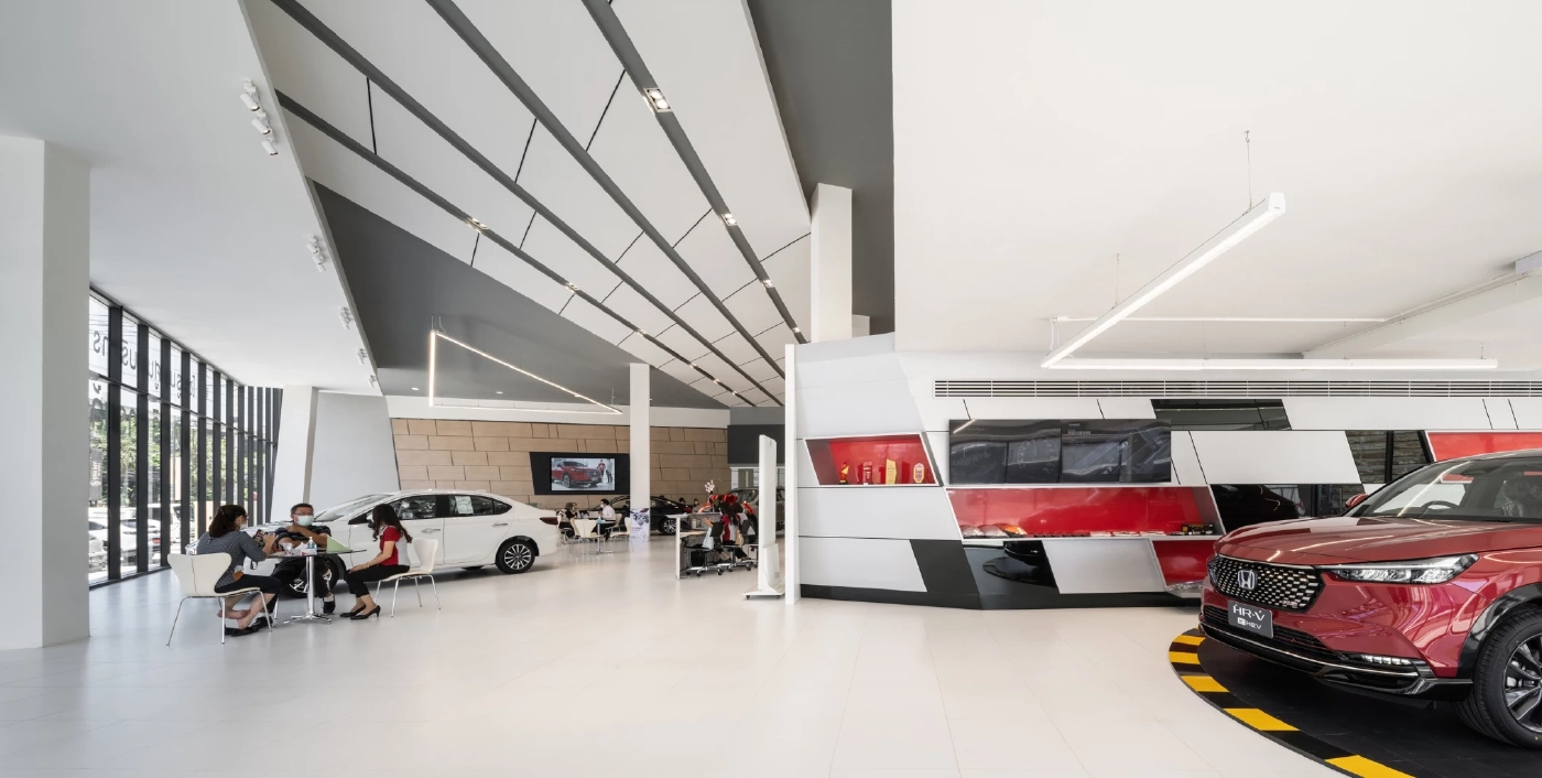 แฟลกชิปโชว์รูมรถยนต์ ‘ซัมมิท ฮอนด้า ออโตโมบิล’