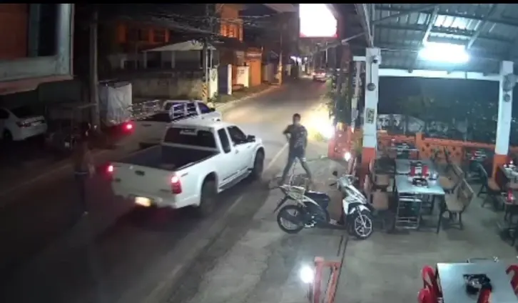เมากร่าง ดักทำร้ายคนผ่านทาง