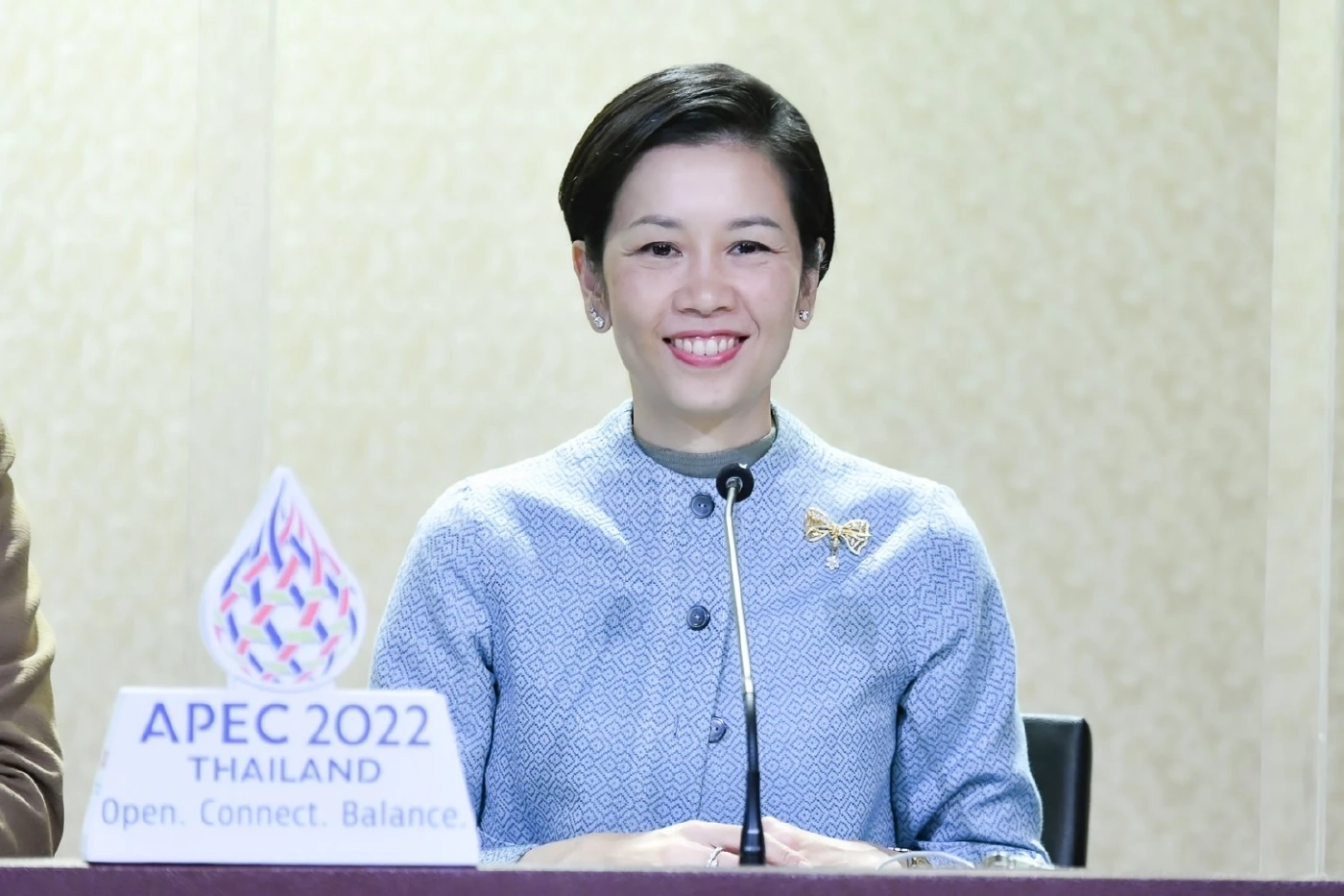 นางสาวรัชดา ธนาดิเรก รองโฆษกประจำสำนักนายกรัฐมนตรี 