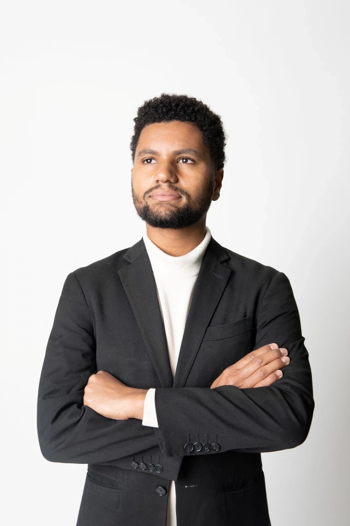 แม็กซ์เวลล์ อเลฮันโดร ฟรอสต์ วัย 25 ปีจากเดโมแครตเป็น Gen Z คนแรกที่ได้รับเลือกตั้งเป็น ส.ส.