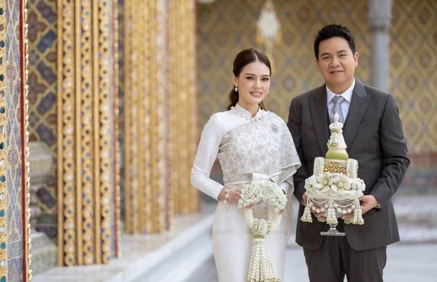 เดียร์ ปริษา - หมอบอม  