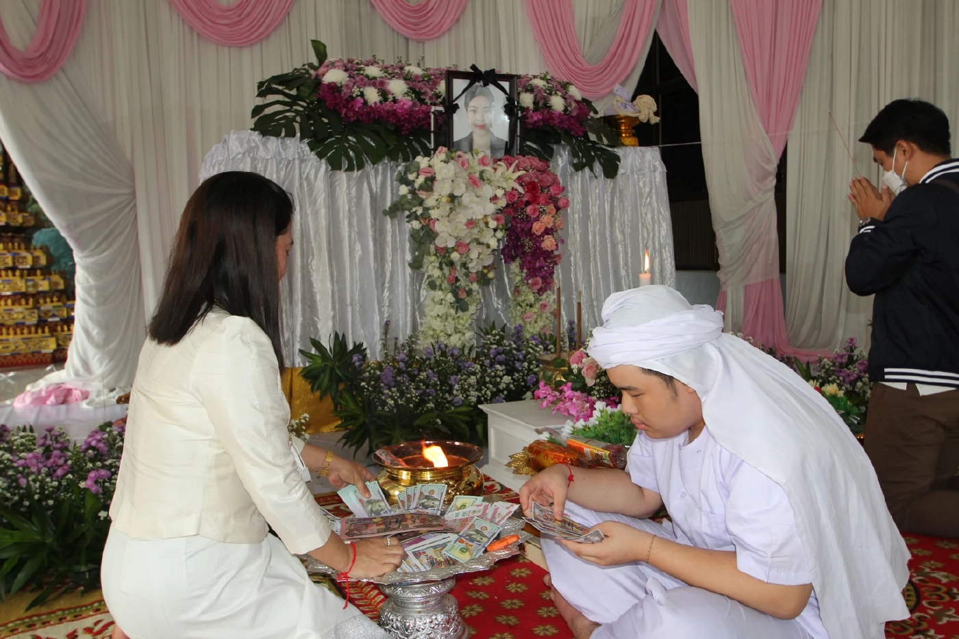 เผาร่างไฮโซสาวลาว ถูกยัดกระเป๋าเดินทางทิ้งโขง ญาติยันเป็นการฆาตกรรม