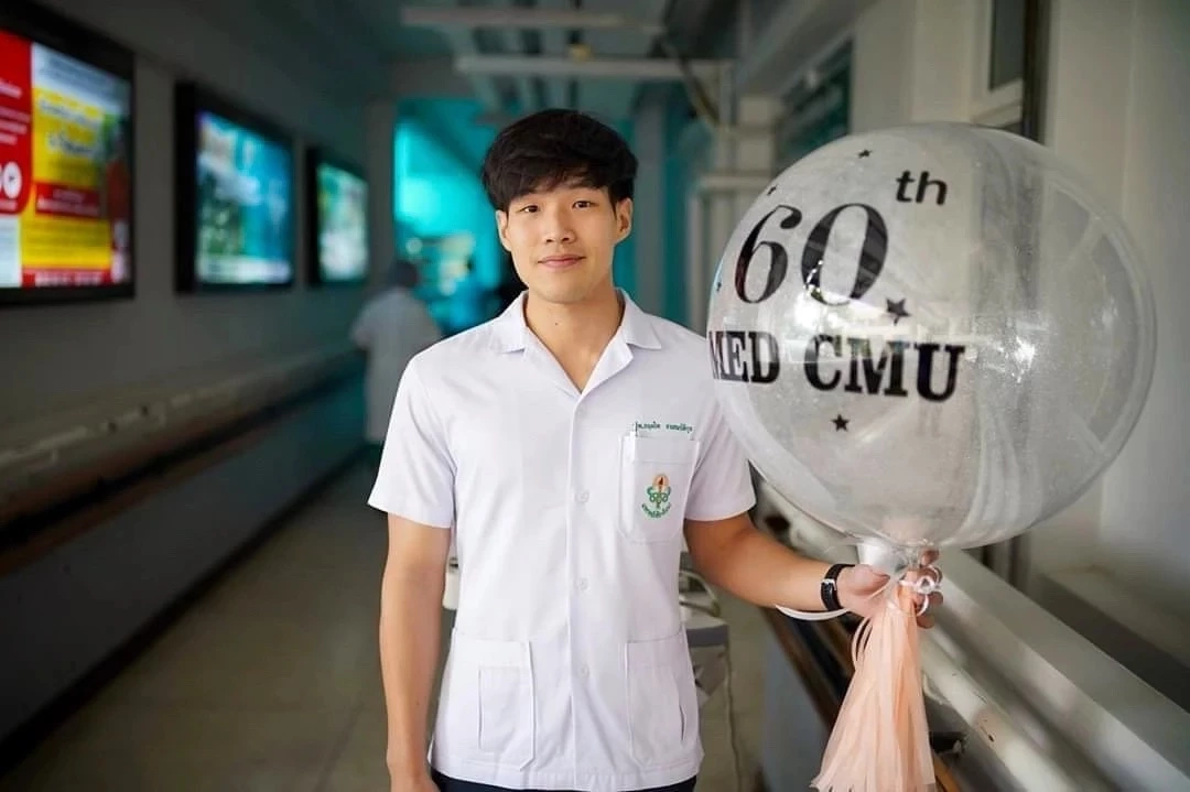 สุดช็อก หมอหนุ่มวัย 28 ป่วยมะเร็งปอด ระยะสุดท้าย ทั้งที่มีสุขภาพแข็งแรง