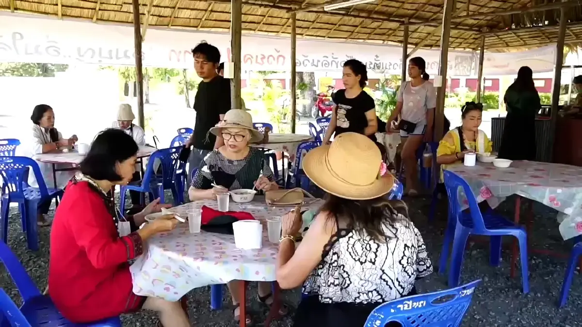 อิ่มท้องแถมได้บุญ ก๋วยเตี๋ยว 19 บาท ต่อบุญซื้อที่ถวายวัด