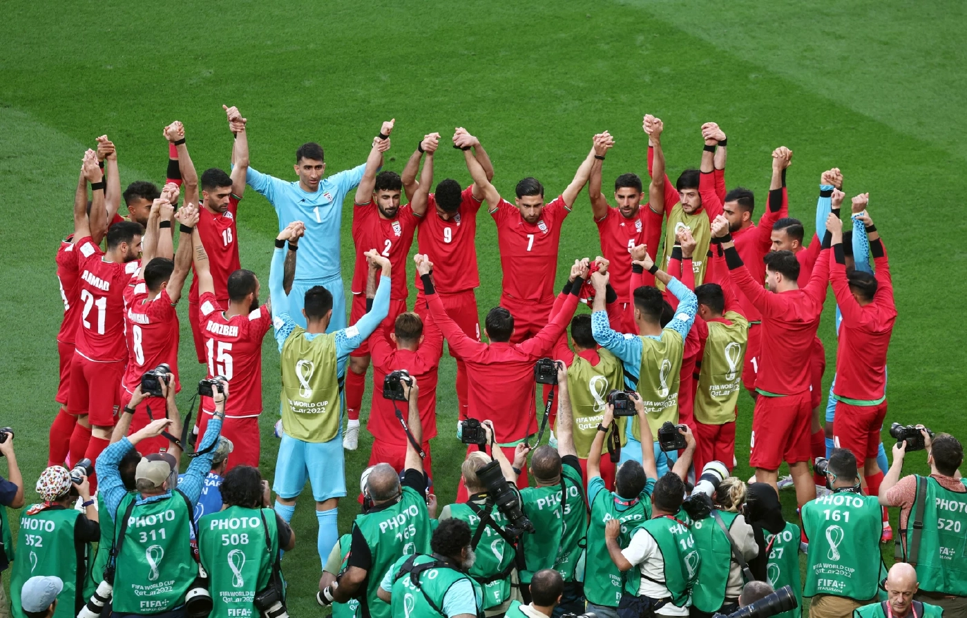 เบื้องหลังนักเตะอิหร่านไม่ร้องเพลงชาติ