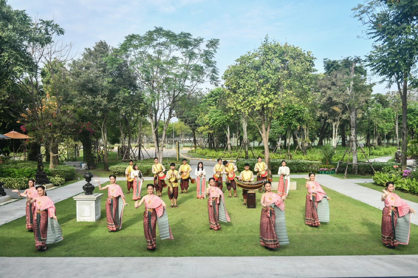 อีกมุมประทับใจ"นราพร จันทร์โอชา"หลังบ้านนายกฯกับคณะคู่สมรส"ผู้นำเอเปค"