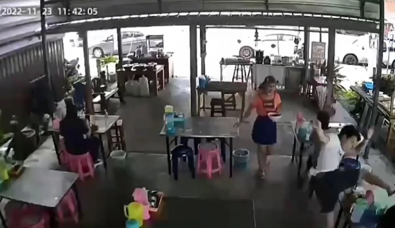 หนุ่มงงถูกเตะก้านคอ ลั่น! รับคำขอโทษเป็นเงินสดเท่านั้น