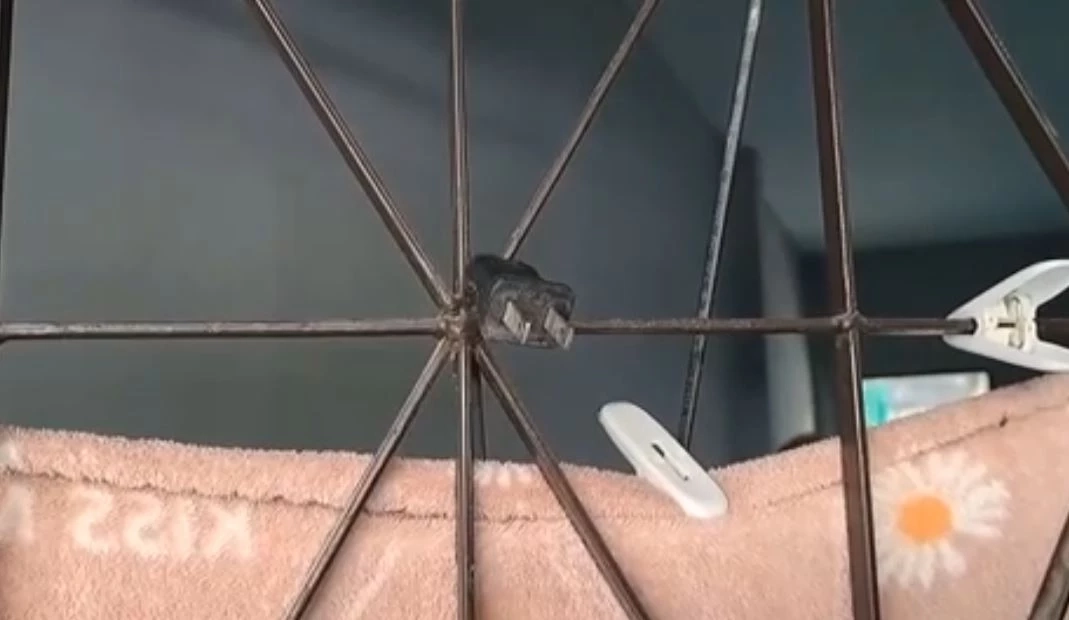 หนุ่มน้อยใจแฟนสาวขอแยกทาง ผูกคอดับคาห้องเช่า