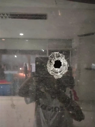 อุกอาจ โจ๋เปิดศึกยิงถล่มกลางงานสู่ขวัญทหารใหม่ ดับ 1 เจ็บ 2 (มีคลิป)