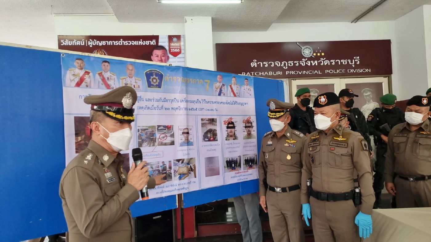 จับลูกชายอดีตกำนันดังราชบุรี ฉุนถูกขับแซง รัวยิงกระบะ ดับ 1 เจ็บ 2