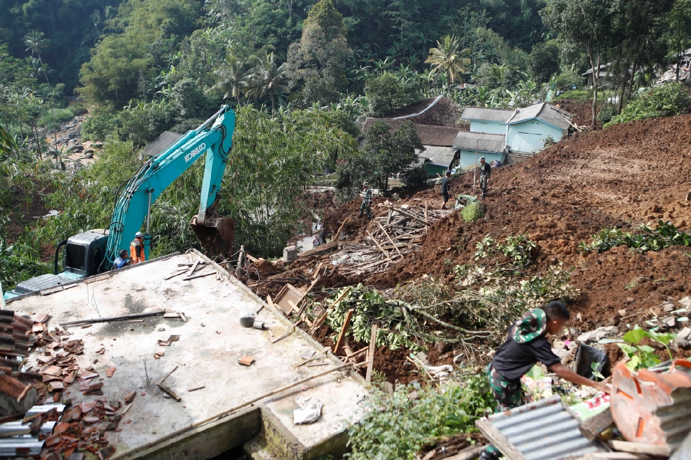 ยอดดับเหตุแผ่นดินไหวอินโดฯพุ่งกว่า 160 คน เจ็บกว่า 300