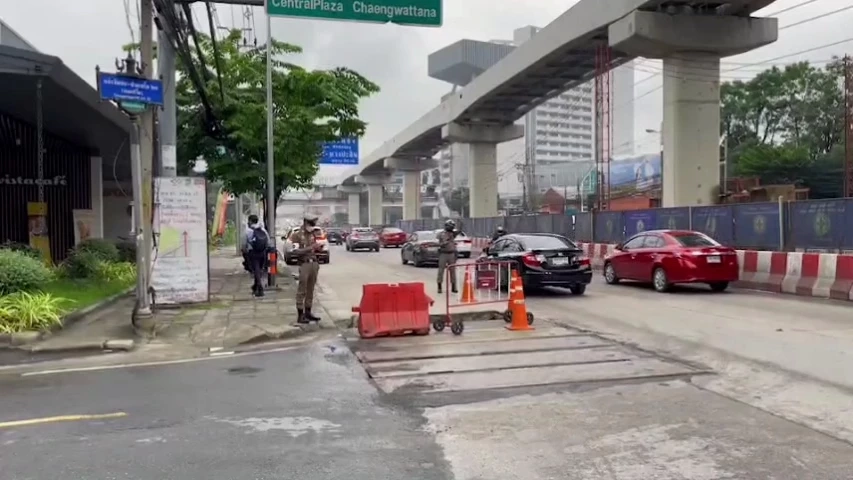 ถนนแจ้งวัฒนะ ยุบตัว 