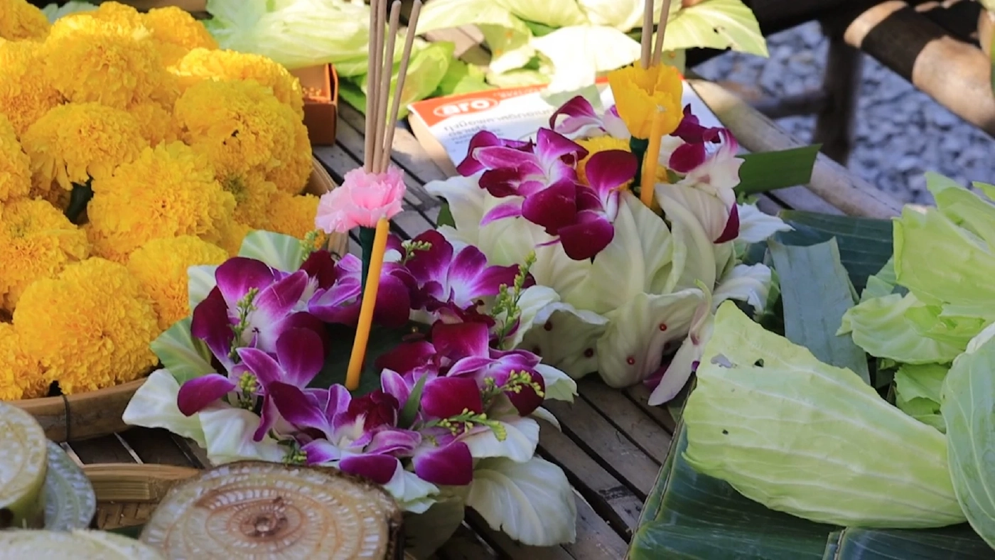 ไอเดียเก๋ ทำ “กระทงกะหล่ำปลี” สร้างรายได้เสริมชุมชน