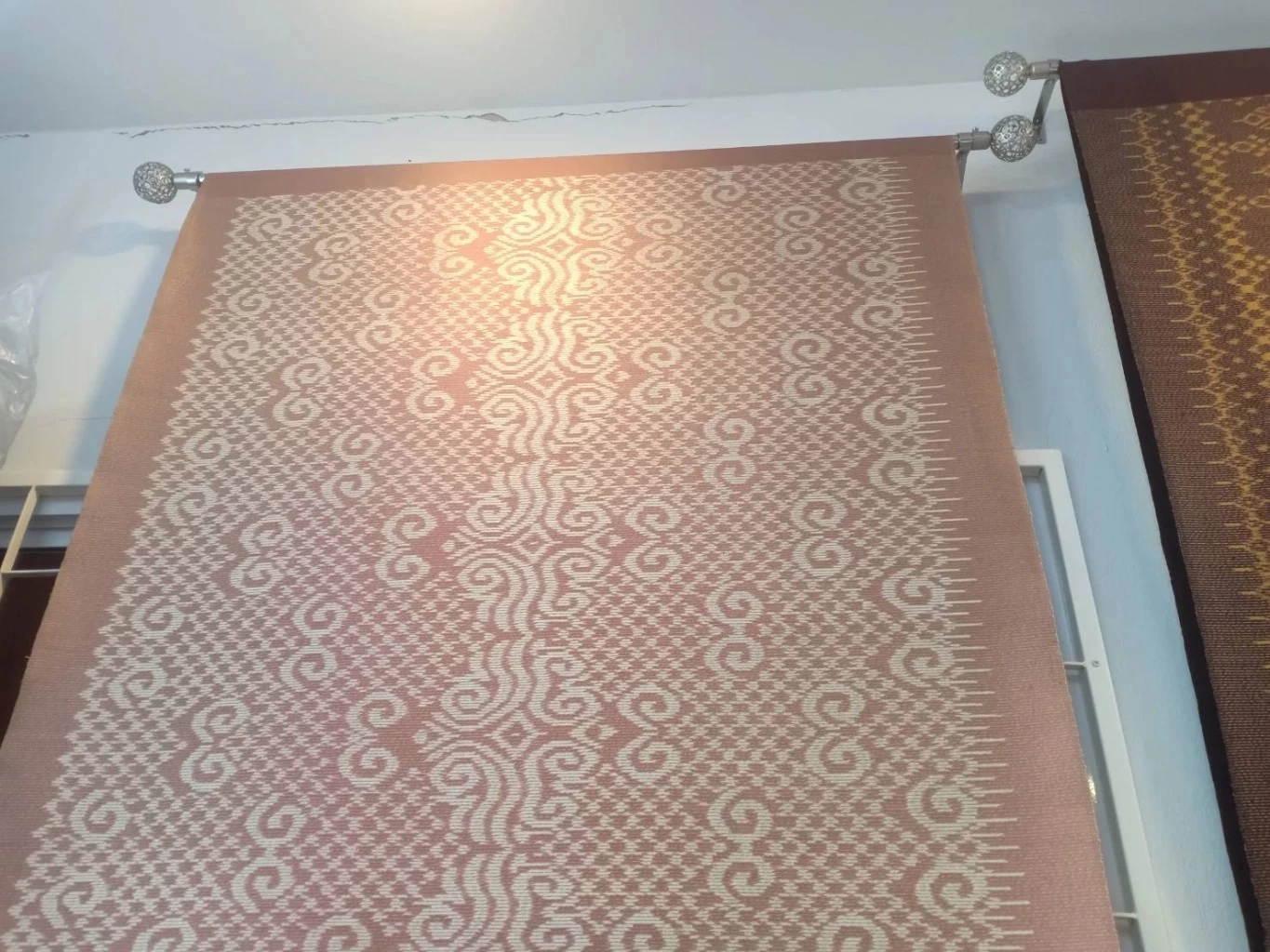 "ผ้าไหมปักธงชัย" ได้รับเลือกผลิตของที่ระลึก "เอเปค 2022"