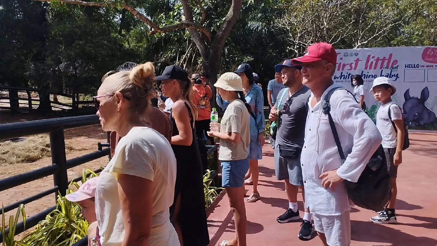 สวนสัตว์เขาเขียวสร้างสีสันทายผลฟุตบอลโลก 2022 คู่เปิดสนาม (มีคลิป)