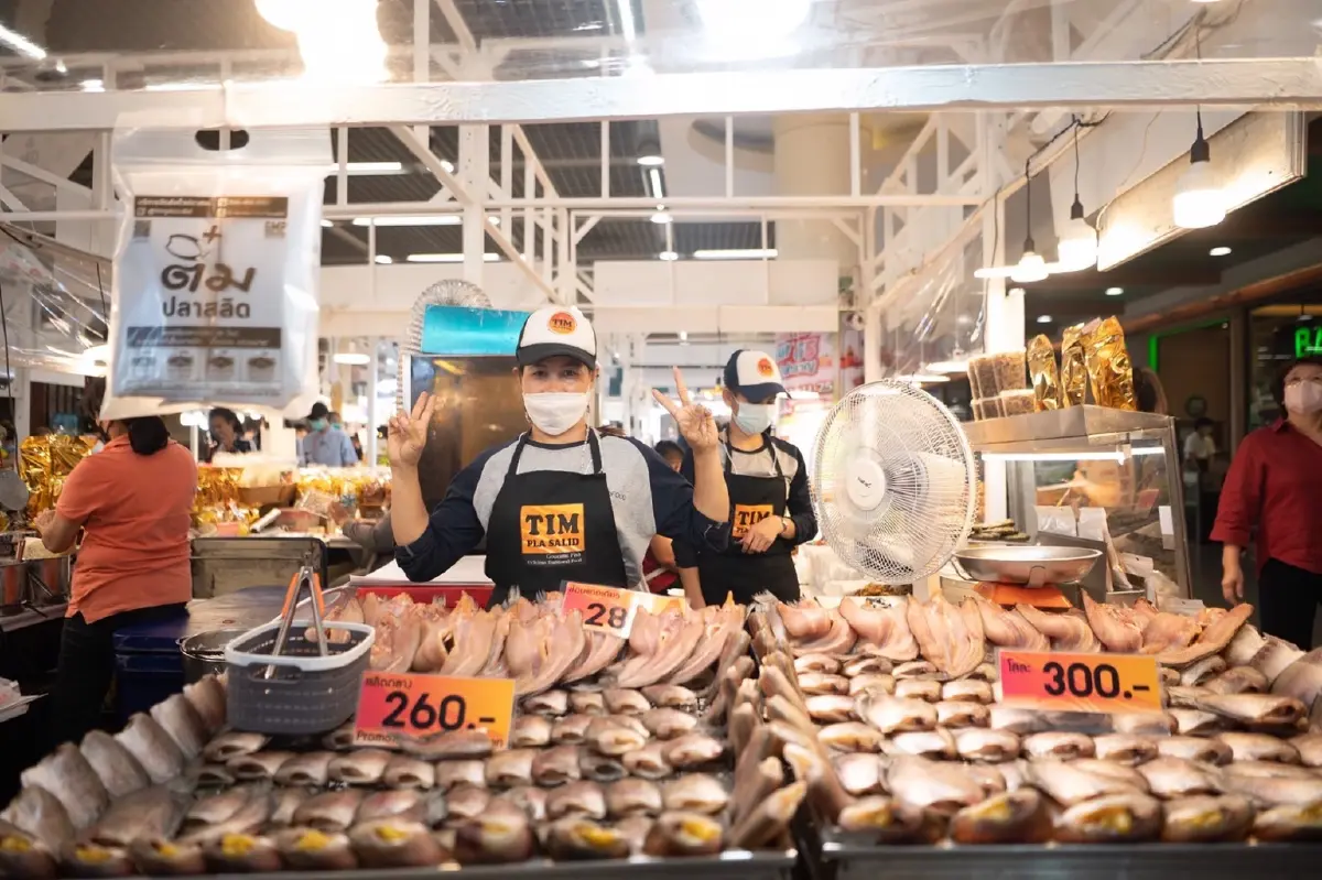 “ก้อง ปิยะ” “ท็อป ดารณีนุช” ชวนชิมของอร่อยในงาน  “ลิ้นติดโปรแฟร์” ส่งท้ายปี 65