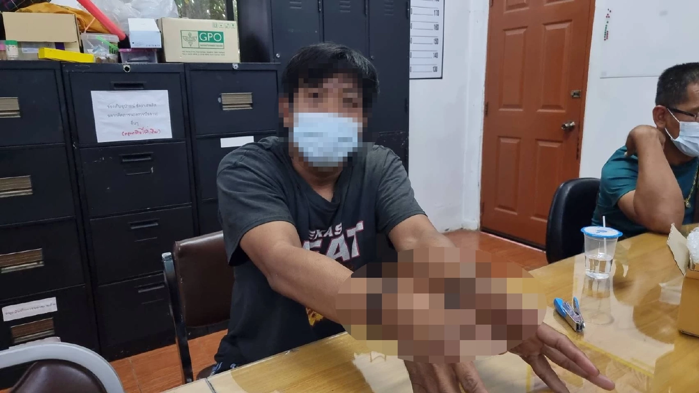 นายกุลพัชร พึ่งทองดี อายุ 32 ปี หนุ่มเปลือยกายบุกขอน้ำแม่ค้าน้ำปั่น