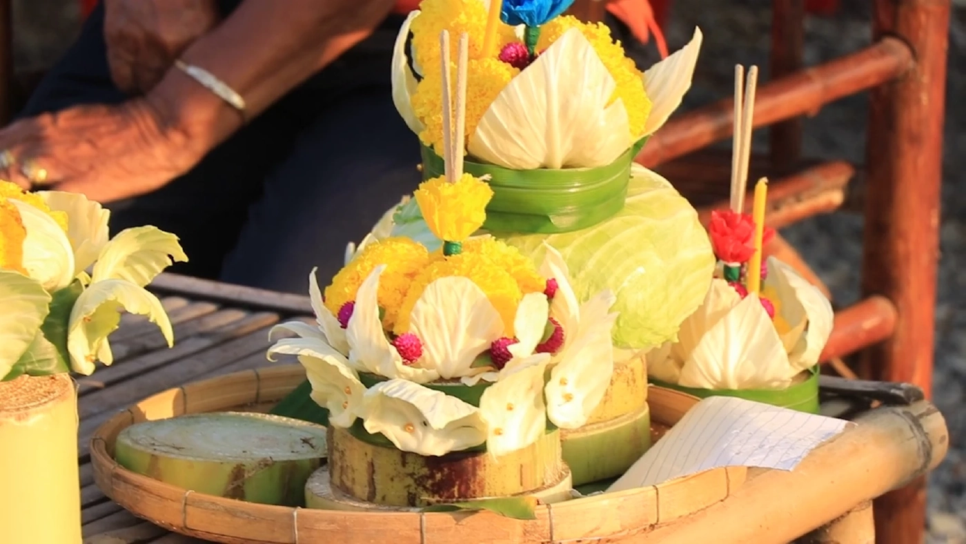 ไอเดียเก๋ ทำ “กระทงกะหล่ำปลี” สร้างรายได้เสริมชุมชน