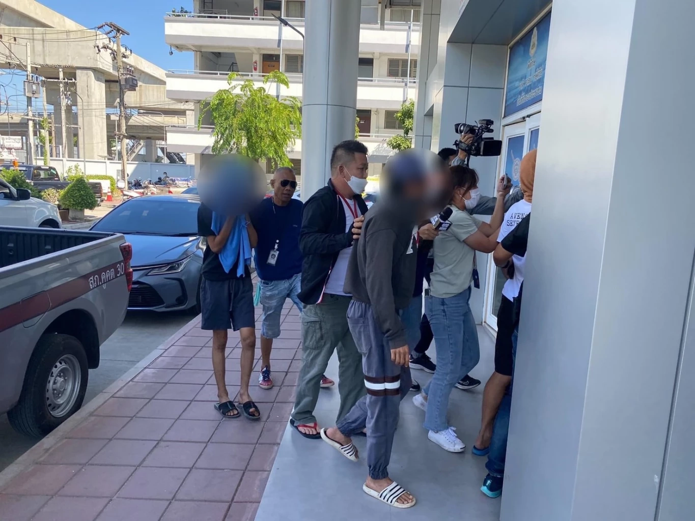 ทรชน รุมทำร้ายเด็ก 16 ปี 