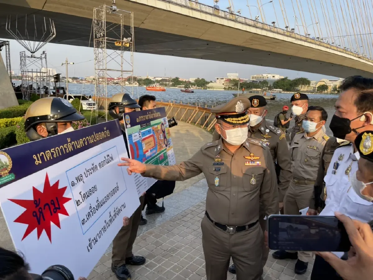 ผบ.ตร.ตรวจเยี่ยม “งานลอยกระทง สะพานพระราม 8”