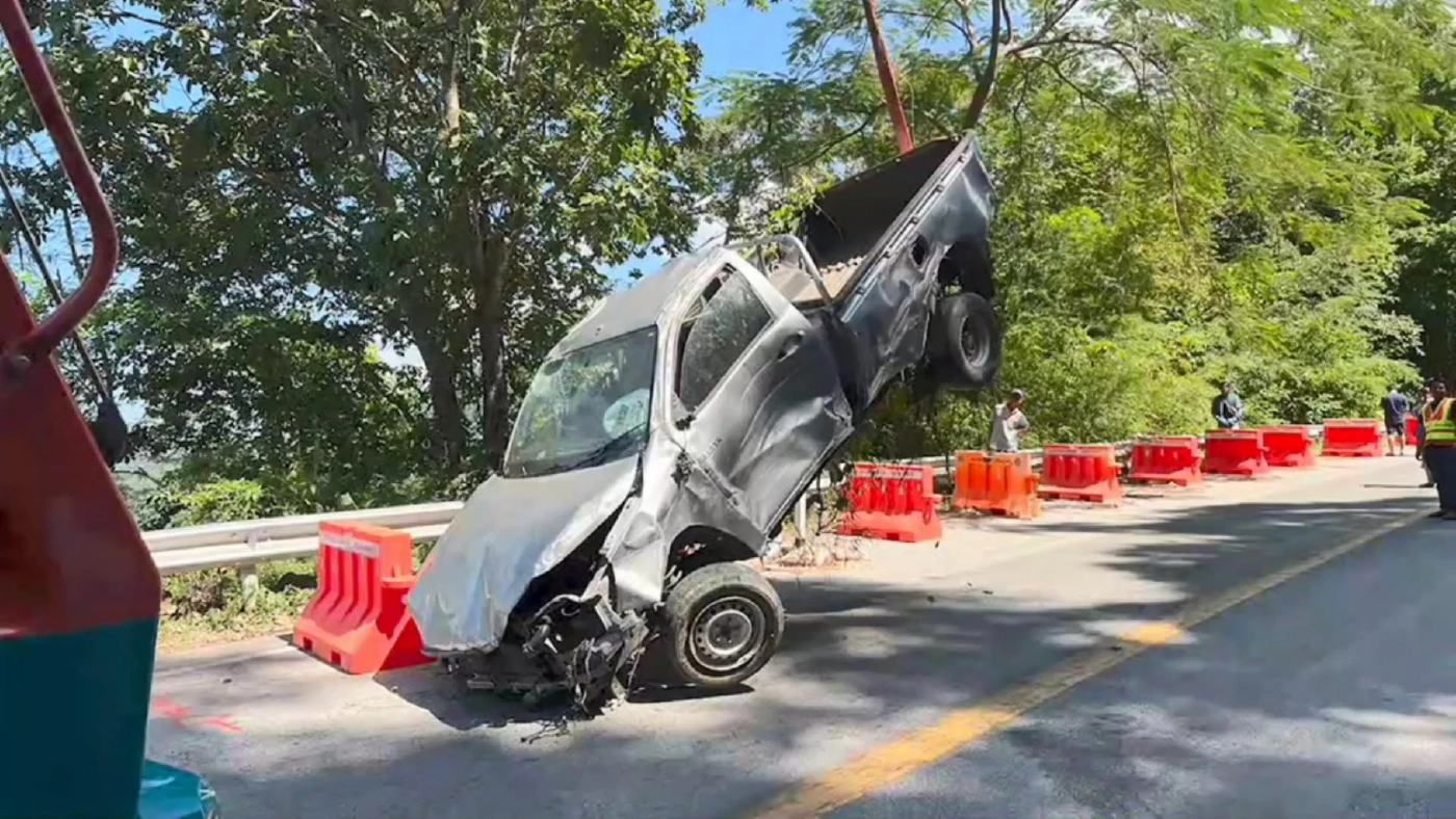 กระบะเบรกแตกพุ่งตกเขา "ผาเกิ้ง" คนขับรอดตายปาฏิหาริย์