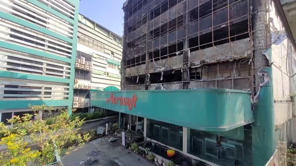 "พฐ.-โยธา" ลุยตรวจโครงสร้างอาคาร "แอโร่ซอร์ฟ" หาสาเหตุไฟไหม้