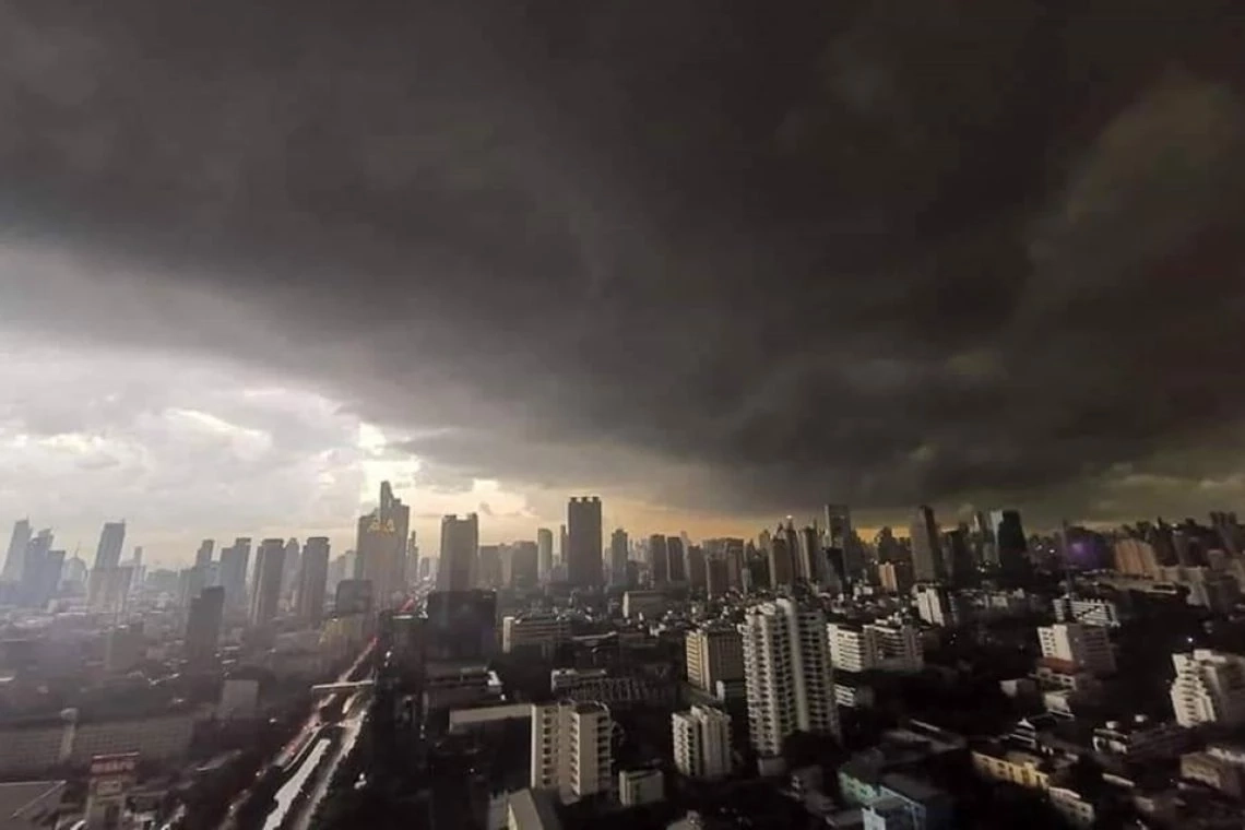 อุตุฯ เตือน 46 จว.รวมกทม.มีฝนฟ้าคะนอง ฝนตกหนัก พร้อมพิกัดพื้นที่เสี่ยงภัย