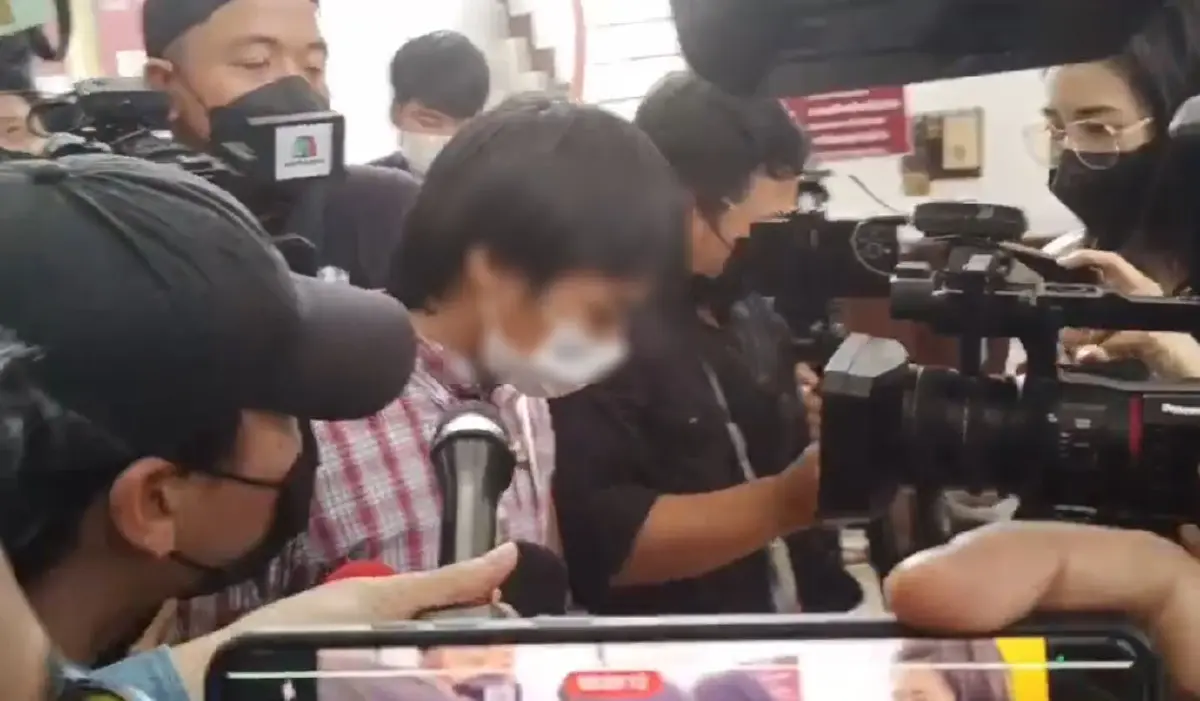 1 ในก๊วน นร.ช่าง รุมซ้อม 3 วัยรุ่นเข้ามอบตัว อ้างผู้เสียหายพูดเกินจริง