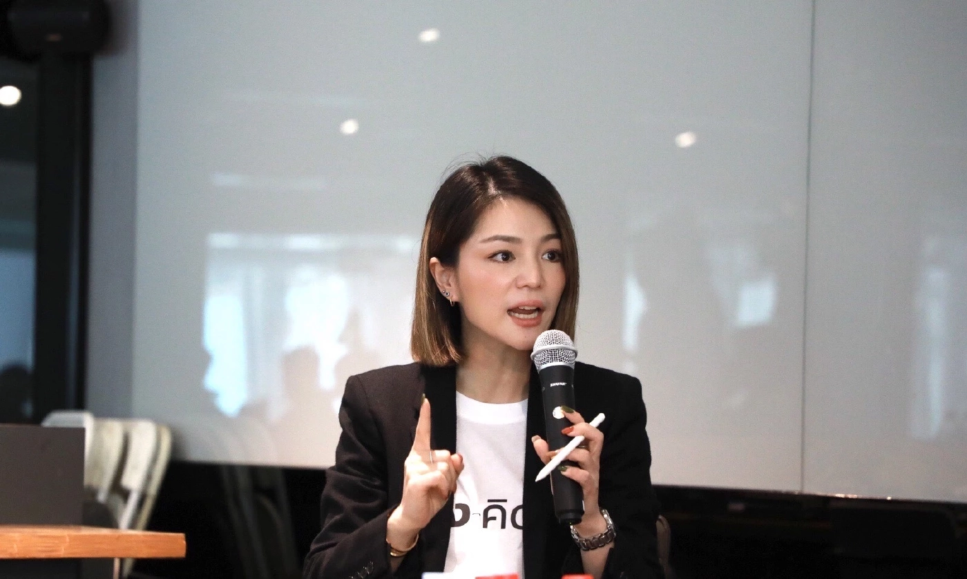 &quot;น.ส.วทันยา บุนนาค&quot; หรือ &quot;มาดามเดียร์&quot; สมาชิกพรรคประชาธิปปัตย์