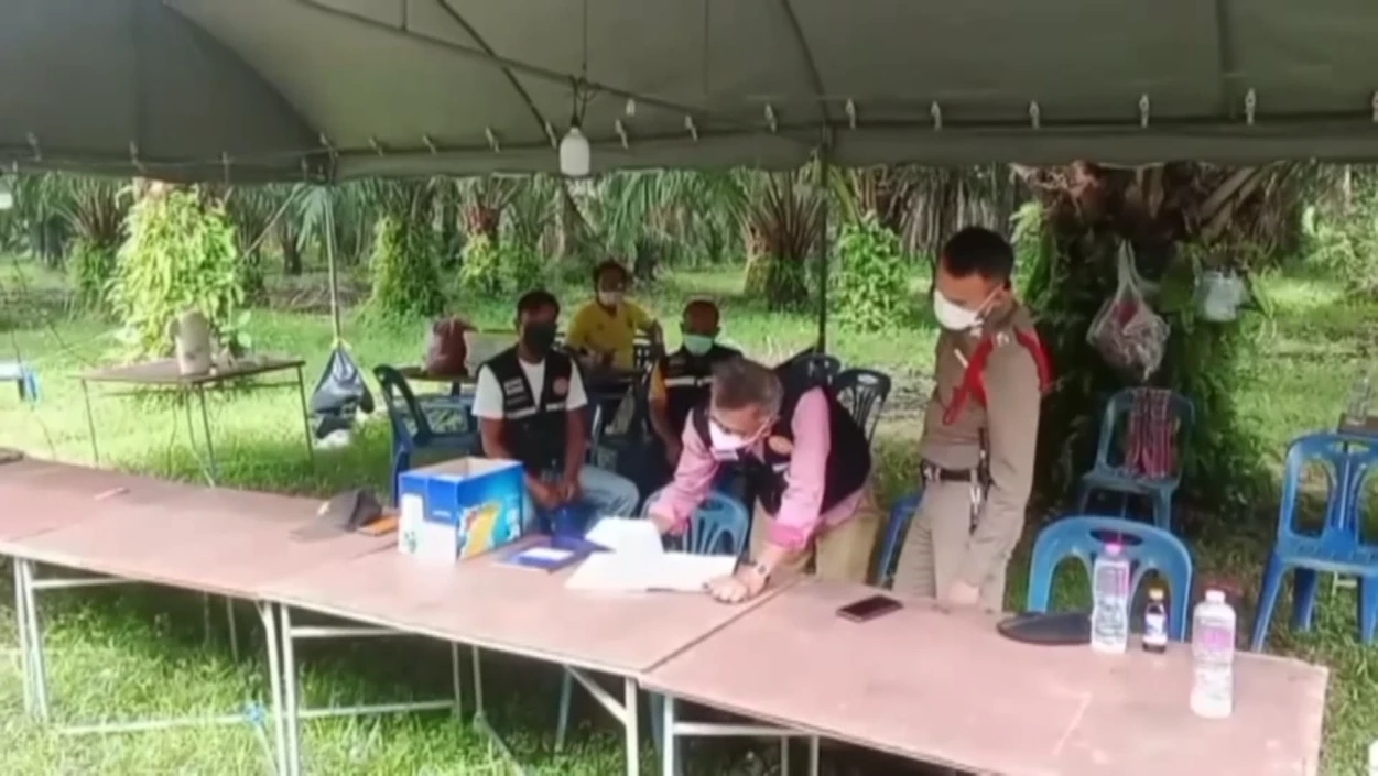 ห้ามเข้าออกพื้นที่สถานบำบัดยาเสติด ตั้งจุดตรวจบริเวณทางเข้า โรงเรียนปอเนาะบ้านควนใต้ 