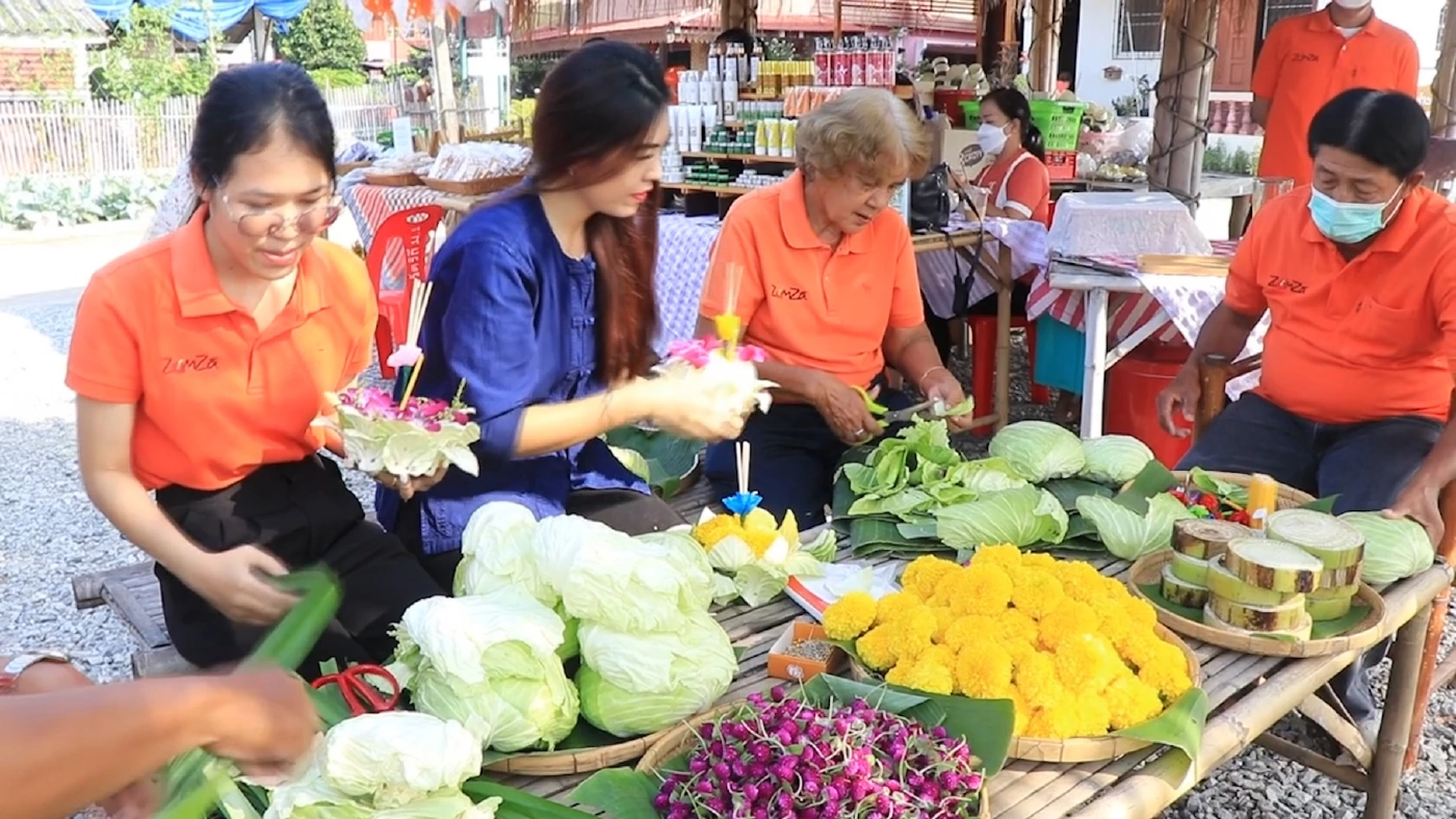 ไอเดียเก๋ ทำ “กระทงกะหล่ำปลี” สร้างรายได้เสริมชุมชน