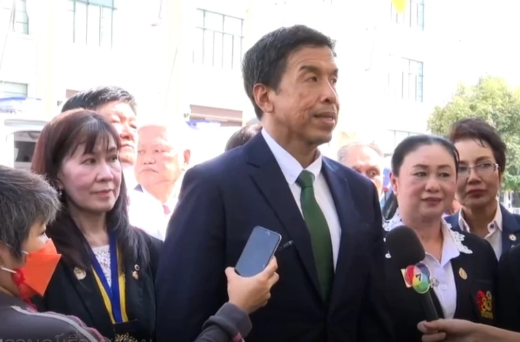 สกัดม็อบ! 'ชัชชาติ' ไม่อนุญาตให้ค้างคืนลานคนเมือง