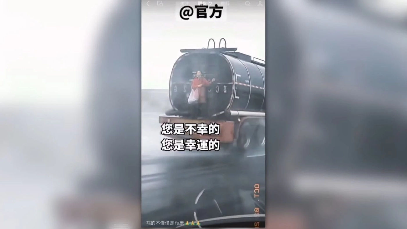 คนงานแห่หนีโควิดออกจากโรงงานผลิตไอโฟน (คลิป)