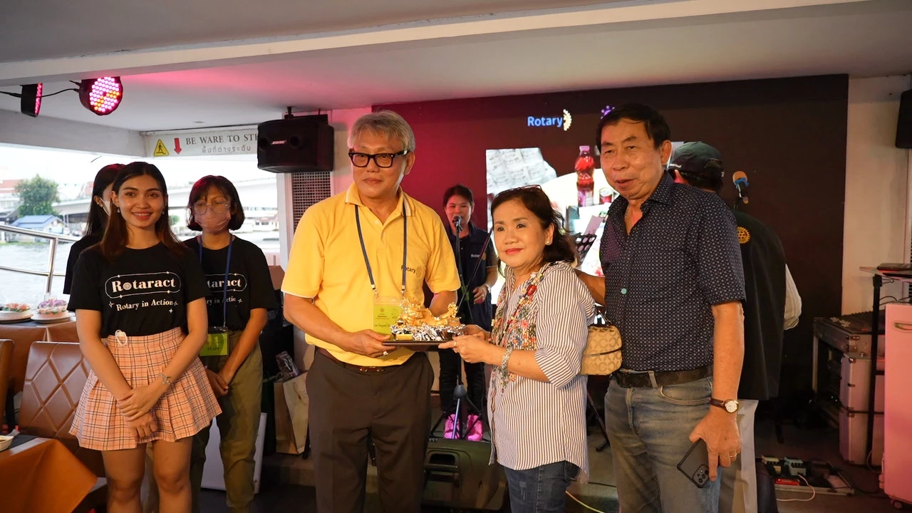 สโมสร โรตารีธนบุรี จัดกิจกรรม "ล่องธารา" หาทุนเพื่อนำไปช่วยเหลือสังคม