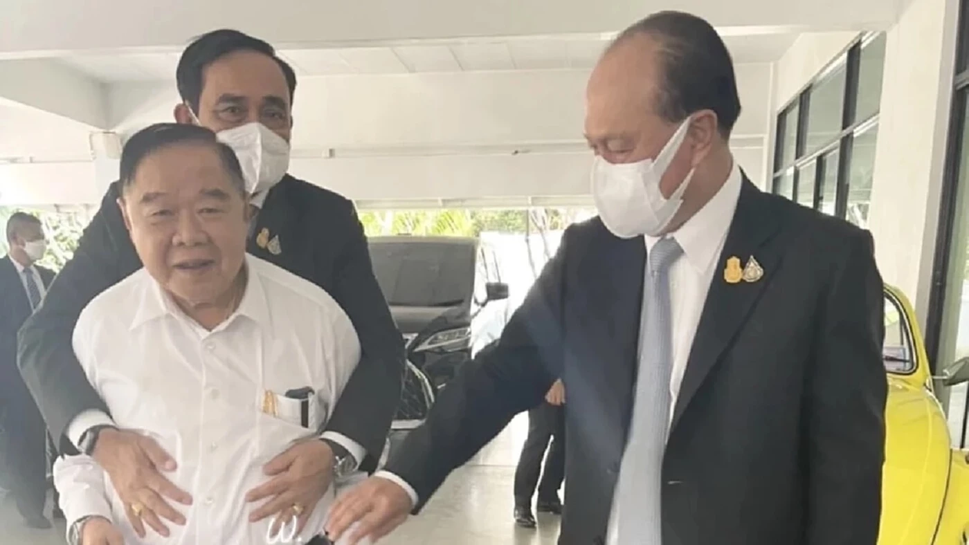 พี่น้อง 3 ป. ปิดห้องคุยนาน ก่อนถก ครม. “บิ๊กตู่” ขอบคุณ รมต.อยู่กันมา 3 ปีกว่า