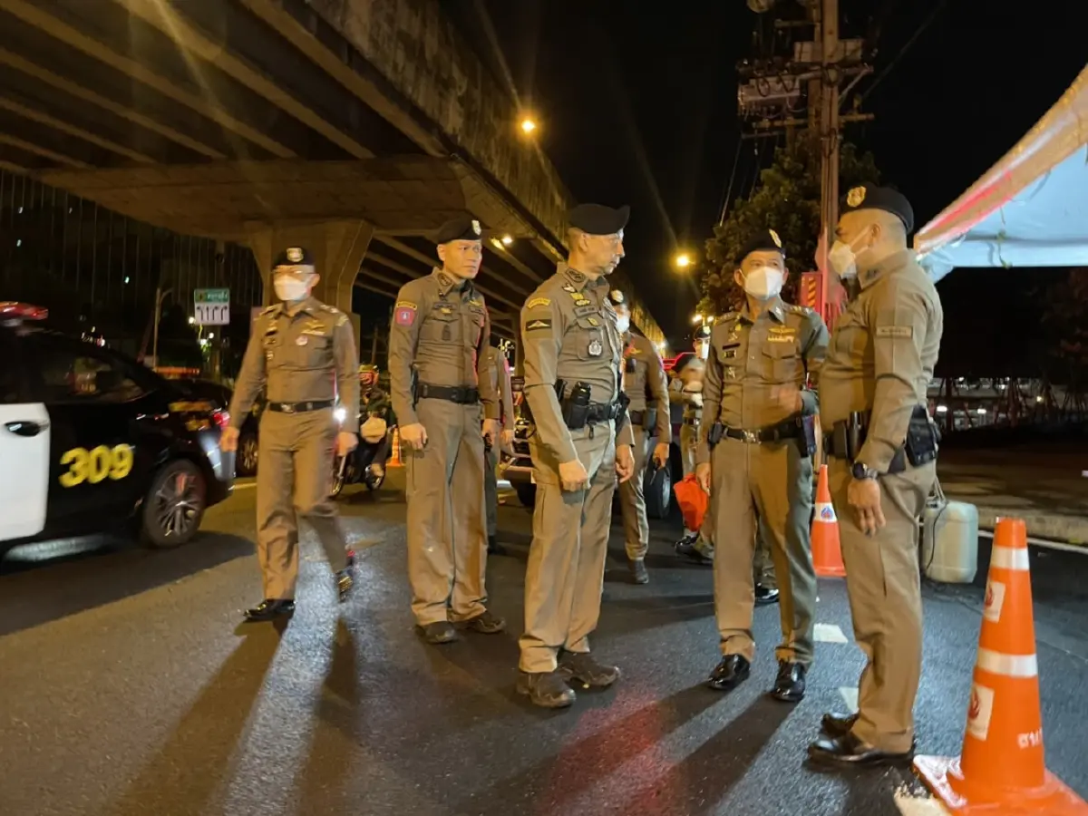ตรวจเยี่ยมและให้กำลังใจเจ้าหน้าที่ พร้อมมอบวัตถุมงคลสร้างขวัญ