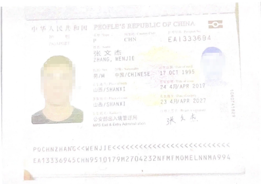 คือ นายจาง เหวินเจีย (MR.ZHANG WENJIE) น้องชาย ต้าเต้า ผู้ต้องหาอีกคนที่ถูกหมายจับ