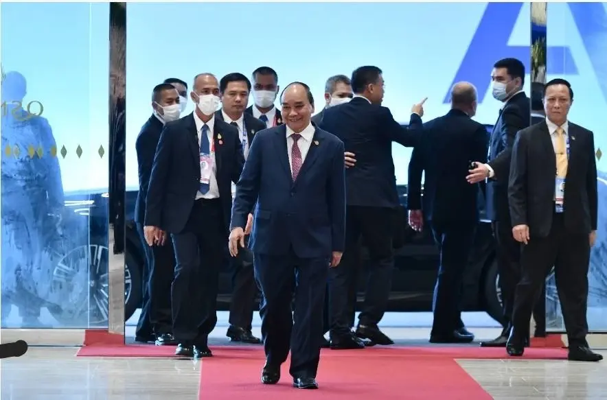 เหวียน ชวน ฟุก  ประธานาธิบดีเวียดนาม เดินทางถึงศูนย์ประชุมแห่งชาติสิริกิติ์ ร่วมประชุมเอเปค 2022 