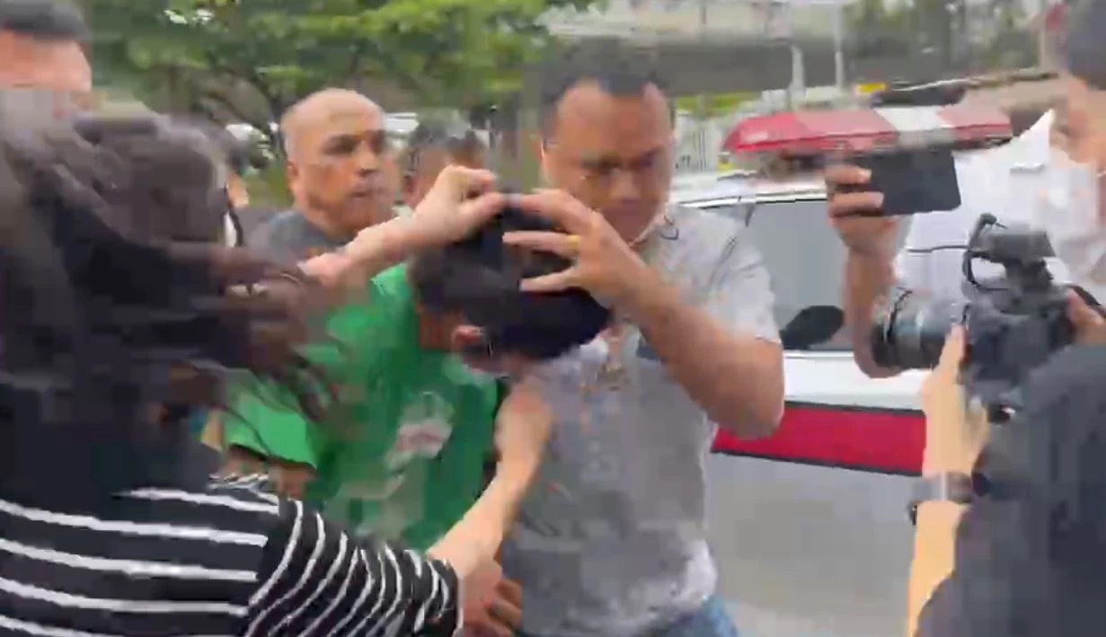 ญาติแค้น! รุมประชาทัณฑ์ มือฆ่าสาวสอง โยนทิ้งคลองส่งน้ำ (มีคลิป)