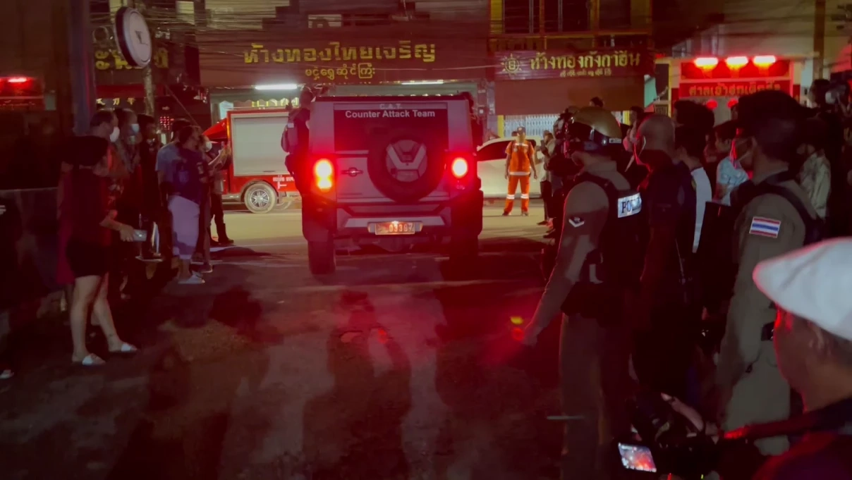 ใช้รถควบคุมผู้ต้องสงสัยหนาแน่น หวั่นประชาชนรุมประชาทัณฑ์