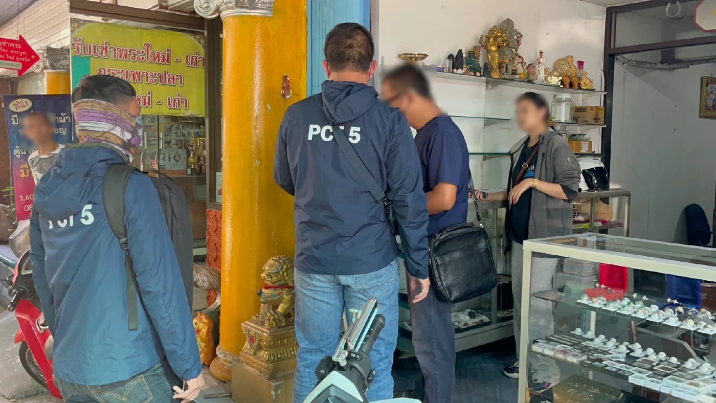 ตำรวจ PCT รวบ'แก๊งแขกดำ'ตุ๋นขายเพชรเก๊ เสียกว่า 16 ล้านบาท(มีคลิป)