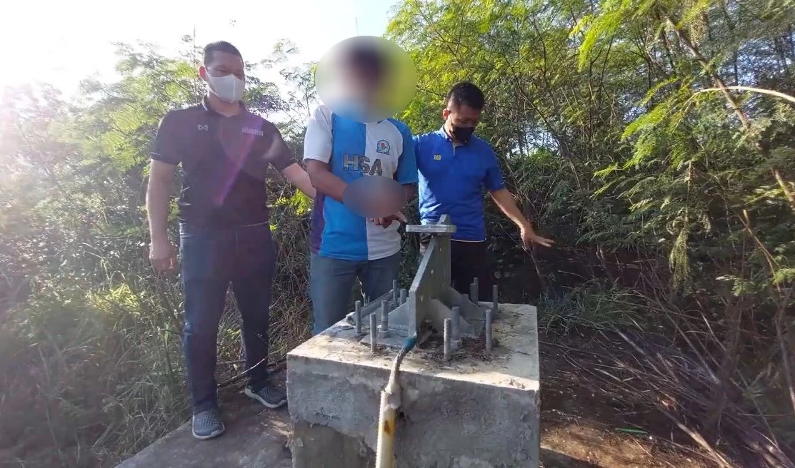 รวบแล้ว! โจรแสบลักถอดน็อต-สายสลิง ทำเสาส่งสัญญาณหักโค่น