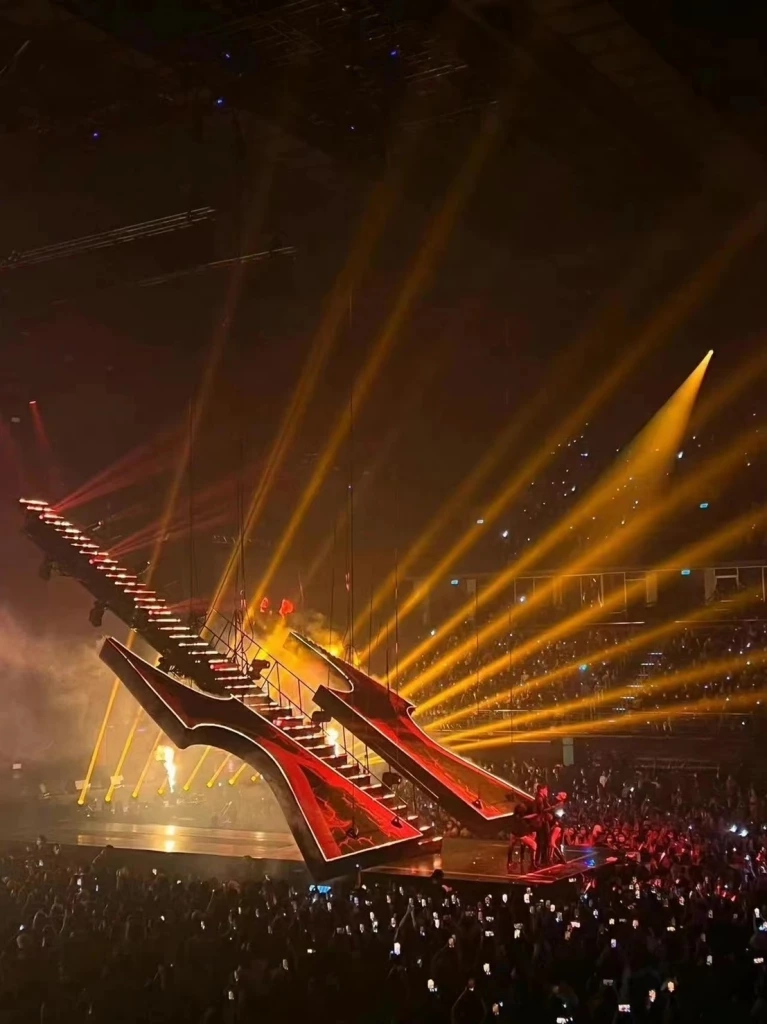 “แจ็คสัน หวัง” “MAGIC MAN WORLD TOUR”