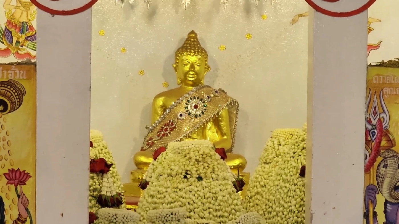 "หลวงพ่อทันใจ" วัดพระธาตุดอยคำ จ.เชียงใหม่