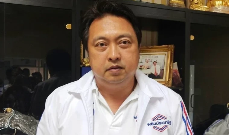 สุชาติ ชมกลิ่น รมว.แรงงาน จากพรรคพลังประชารัฐ 