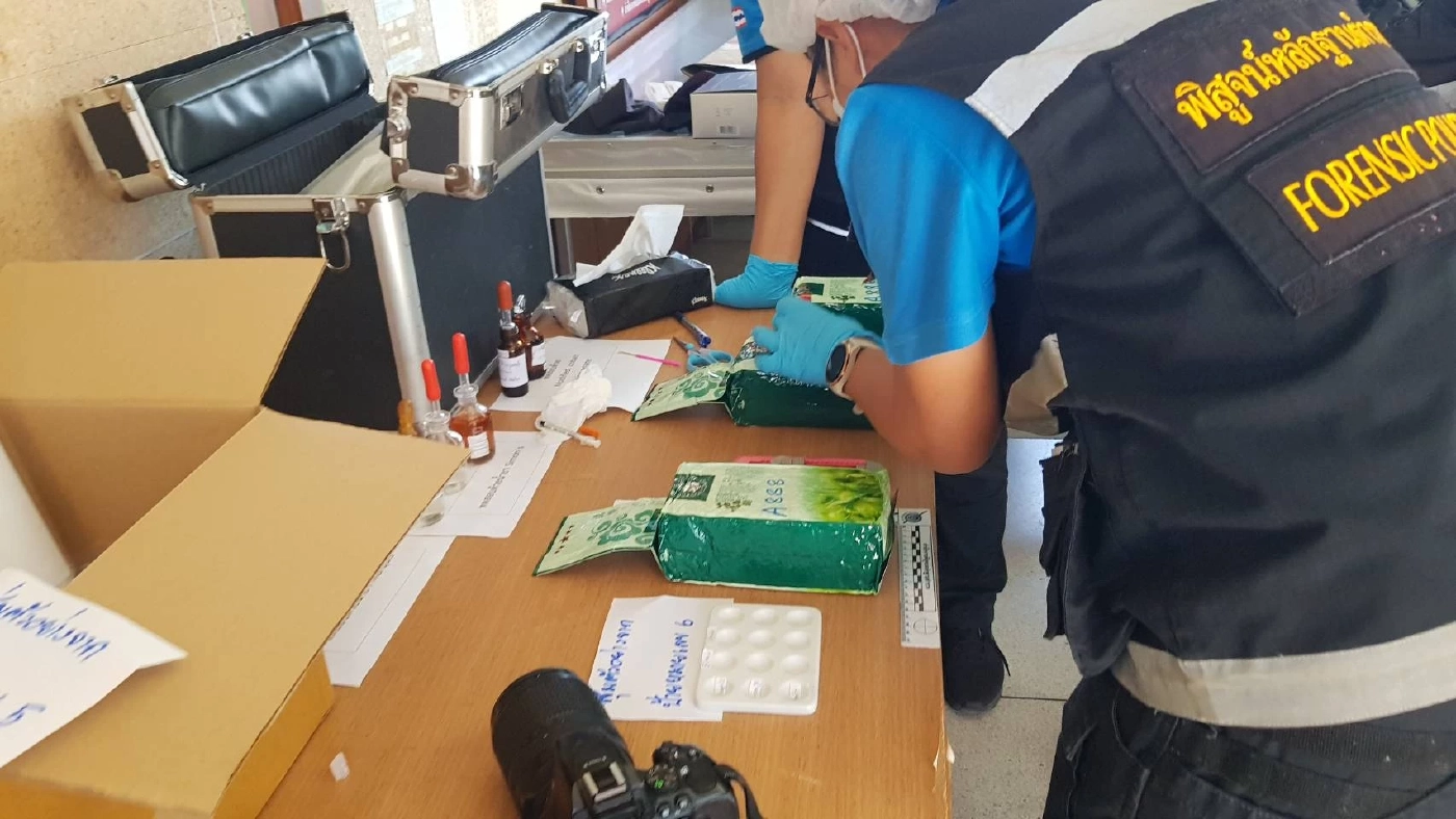 ของกลางรถยนต์และยาเสพติดที่จับกุมไว้ได้