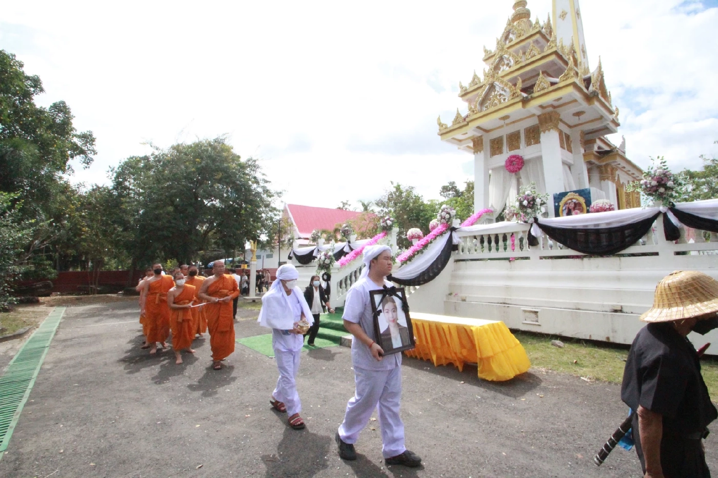 เผาร่างไฮโซสาวลาว ถูกยัดกระเป๋าเดินทางทิ้งโขง ญาติยันเป็นการฆาตกรรม