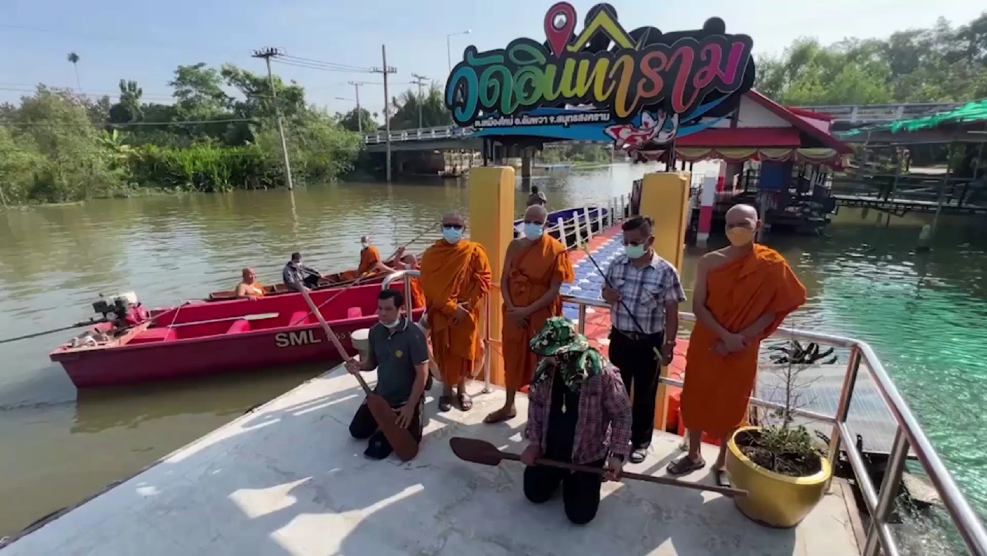พระพายเรือเก็บซาก “กระทง” มอบโยมทำปุ๋ยเลี้ยงไก่ลดขยะ รักษาสิ่งแวดล้อม