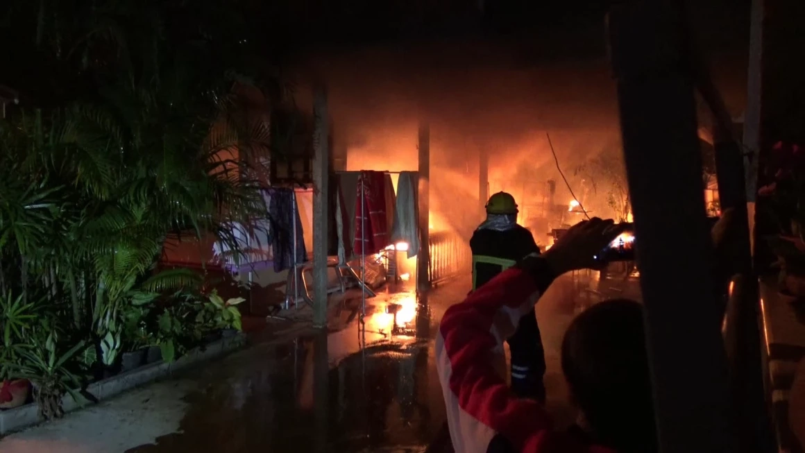 ไฟไหม้บ้าน ส.ท.เมืองยโสธร วอดทั้งหลัง