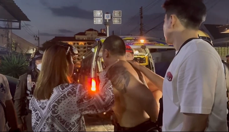 ตร.พัทยา สยบหนุ่มคลั่งทำลายข้าวของ เพื่อนเผยเสพข่าวความรุนแรงมากเกินไป